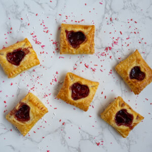 Bladerdeeg liefdes envelopjes Baksels by Mandy